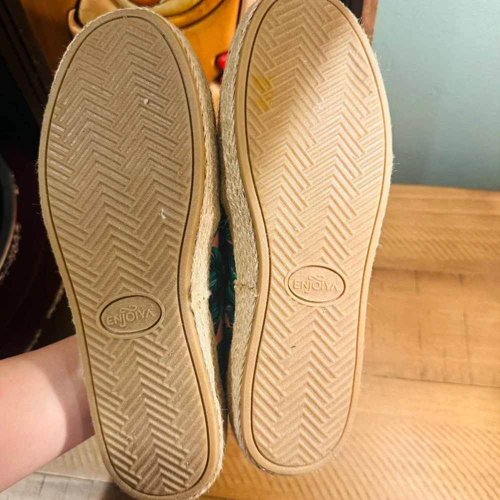 Enjoiva Green Tropical Leaf Print Slip-On Espadrilles Vacation Shoes Size 8.5